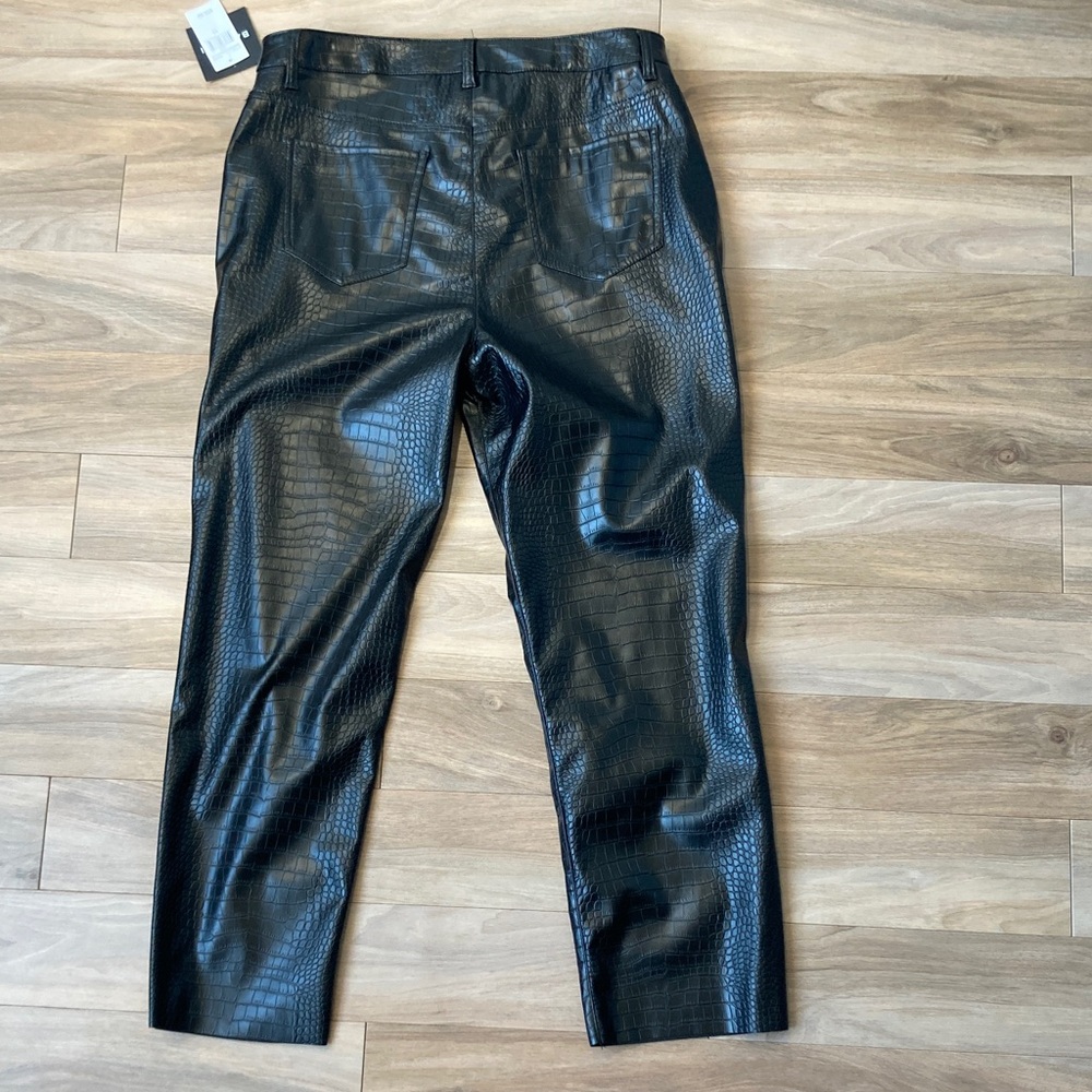 Baccini embossed black beauty pant faux crocodile animal print 10 - Picture 10 of 17